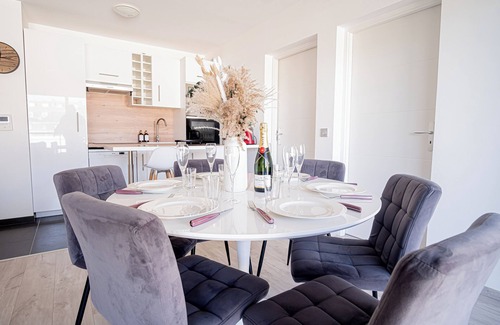 Hincmar Appartement | Prestige Apartment & Cathedral View