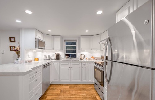 West Point Grey Maison | Prestigious 2 Bedrooms 2 Baths in West Point Grey