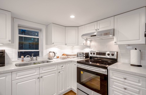 West Point Grey Maison | Prestigious 2 Bedrooms 2 Baths in West Point Grey