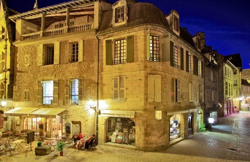 Sarlat-la-Caneda Historic Center Appartement | SUITE de PRESTIGE Les Jardins d'Harmonie avec PARKING - sarlat CENTRE