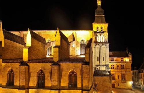 Sarlat-la-Caneda Historic Center Appartement | SUITE de PRESTIGE Les Jardins d'Harmonie avec PARKING - sarlat CENTRE