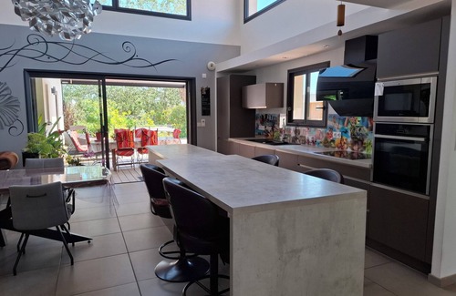 Saint-Hippolyte Maison | Villa de prestige contemporaine, avec grande piscine et belle terrasse ombragée