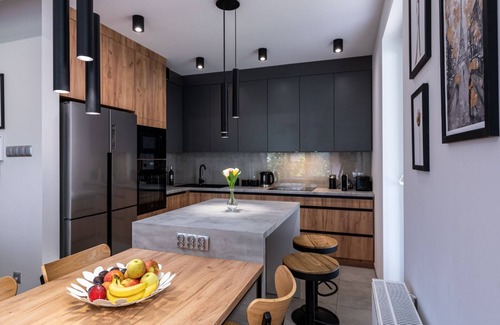 Biezanow - Prokocim Maison | Prestigious Residence with Garden, Garage, and Elegant Rooms