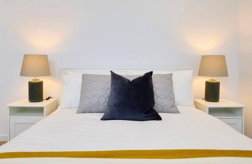 Preston Maison | Preston Northcote Mod Lux Townhouse 5 bed 5 bath