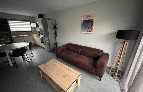 Le Tour-du-Parc Appartement | Joli gîte avec piscine à 5 min de la plage sous le nom de " ILUR"