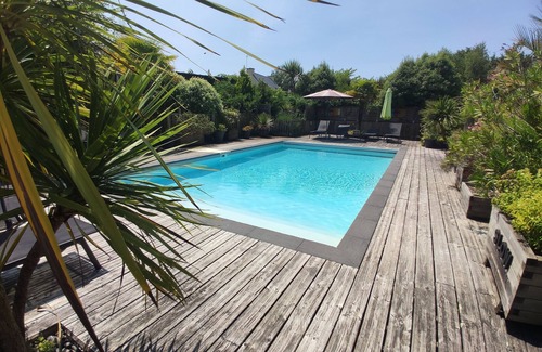 Le Tour-du-Parc Appartement | Joli gîte avec piscine à 5 min de la plage sous le nom de " ILUR"
