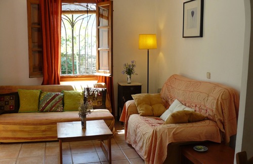 Niguelas Cottage | Jolie maison avec beau jardin et piscine. Super endroit. Wifi. 4 couchages