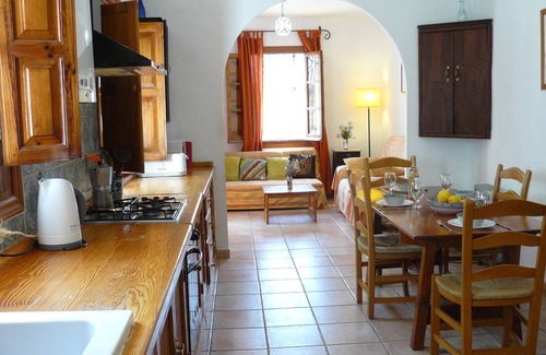 Niguelas Cottage | Jolie maison avec beau jardin et piscine. Super endroit. Wifi. 4 couchages