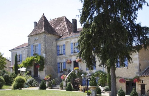 Montmoreau-Saint-Cybard Maison | Pretty countryside Manoir with heated pool