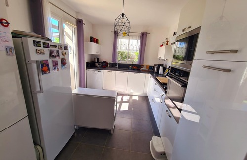 Mudaison Maison | Pretty detached house close to the sea, with above-ground pool