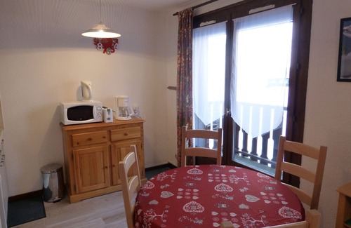 Les Contamines-Montjoie Appartement | Joli T2 ** Pied pistes, bus, navette gratuite, wifi. 4 pers max. animaux refusés