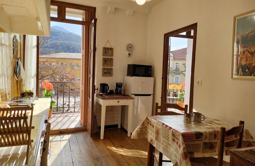 Vernet-les-Bains Appartement | Pretty freshly renovated P2 on the village square