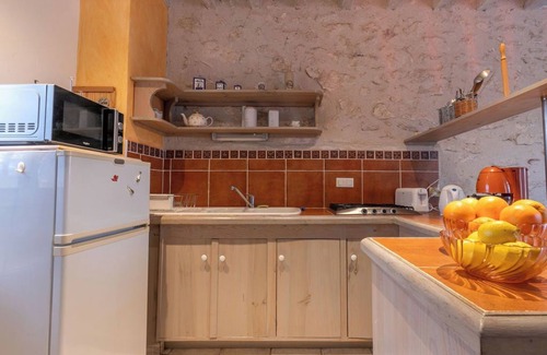 Lassay-sur-Croisne Appartement | Pretty little Solognot apartment