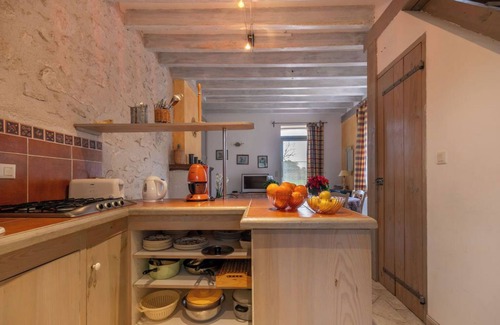 Lassay-sur-Croisne Appartement | Pretty little Solognot apartment