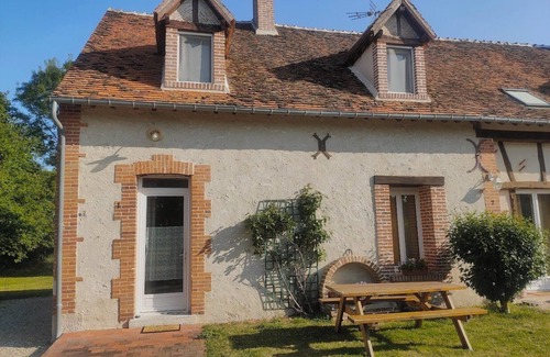 Lassay-sur-Croisne Appartement | Pretty little Solognot apartment