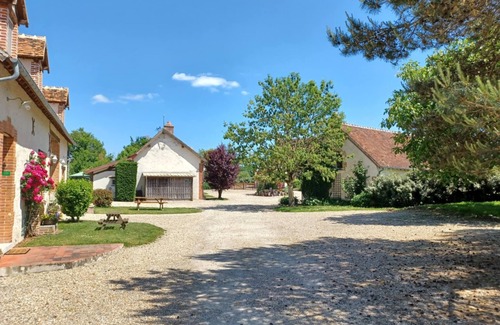 Lassay-sur-Croisne Appartement | Pretty little Solognot apartment