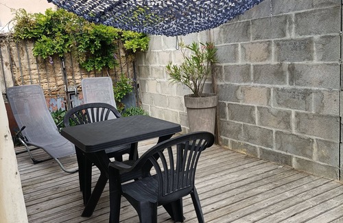 Luc-sur-Mer Maison | Pretty little house, in a quiet private courtyard 5 minutes from the sea