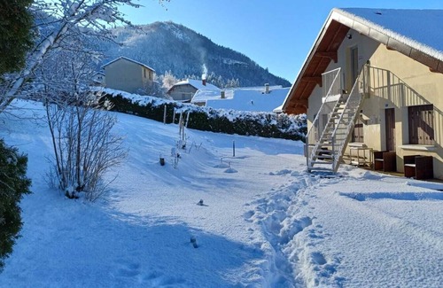 Coyriere Appartement | Joli Studio Privé en Pleine Nature montagneuse. Animaux de Compagnie Acceptés