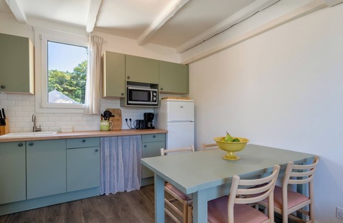La Roque-sur-Pernes Copropriété | Petite maison provençale en pierres dans résidence de tourisme