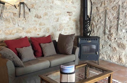 Mouzieys-Panens Cottage | Gite en pierres avec terrasse et barbecue dans une propriété avec piscine