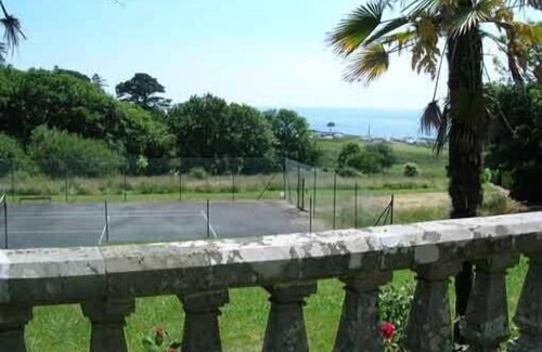 Locmaria-Plouzane Appartement | Pretty studio, mature property, all mod cons/sea/private access to beach