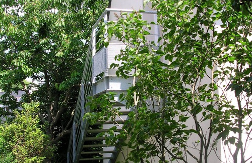 Locmaria-Plouzane Appartement | Pretty studio, mature property, all mod cons/sea/private access to beach