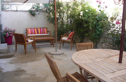 Bedarrides Maison | Jolie maison de village tte équipée avec terrasse et clim. Pour 6 pers.