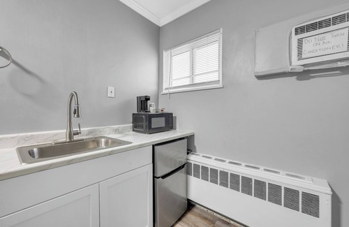 Riverview Appartement | Cozy Stay in Brownstown w/ Wi-Fi and Streaming TV