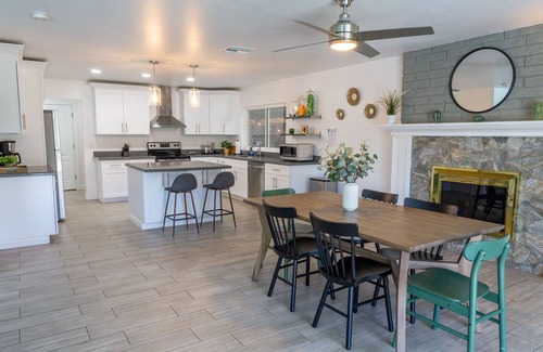 Peoria Ave Citizen's Group Maison | Prickly Pear Desert Oasis- 3 Bedroom/Pool/Spa/Putting Green