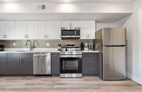 Center City Appartement | Prime 1 Bedroom, 2 Bath Apt w/ Paid Parking