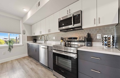 Center City Appartement | Prime 1 Bedroom, 2 Bath Apt w/ Paid Parking