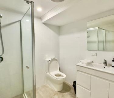 Macgregor Appartement | Prime 1BR Near Transport and Retail