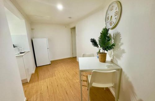 Macgregor Appartement | Prime 1BR Near Transport and Retail