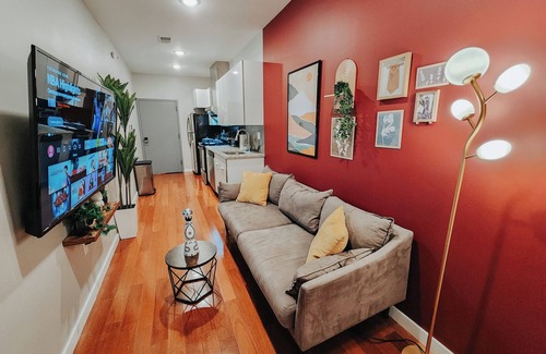 Washington Square West Appartement | Prime / 2 King Beds / 65" TV / Jefferson Hospital