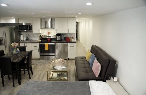 Capitol Hill Appartement | ⭐️Prime Area💥Park & Walk to Sites ⭐️ Sleeps 6 ⭐️ 2-Baths ✔️