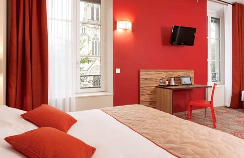 Perrache Appartement | Prime Confluence District Retreat: Modern Amenities