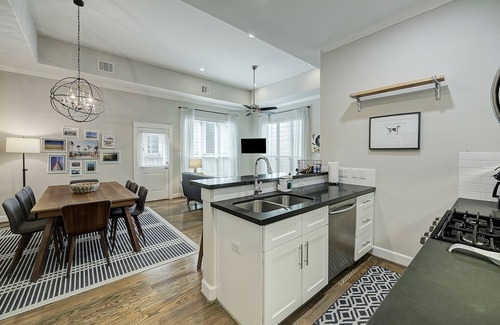 Shady Acres Maison | +Prime HTX Heights Location +Walkable to Dining/Coffee +King/Queen & Bunk Rooms