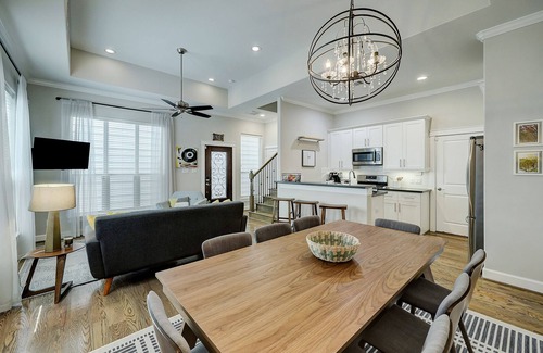 Shady Acres Maison | +Prime HTX Heights Location +Walkable to Dining/Coffee +King/Queen & Bunk Rooms