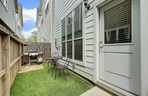 Shady Acres Maison | +Prime HTX Heights Location +Walkable to Dining/Coffee +King/Queen & Bunk Rooms