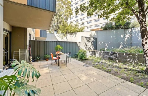 Kensington Appartement | Prime Kensington 2BR Apt with a Massive Backyard!