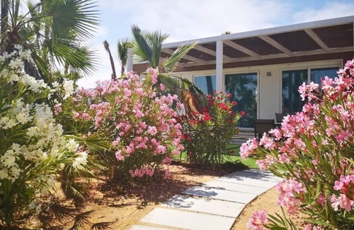 Crevillente Maison | Prime Location! 3 Family-friendly Cabins with Kitchens, 3 Swimming Pools!