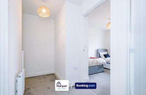 Chester Maison | Prime Location 3 storey By Harperletting Short Lets & Serviced Accommodation Chester With driveway Long or Short stays