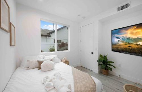 Larchmont Maison | Prime Location 3BD 3BA Luxury Living in LA