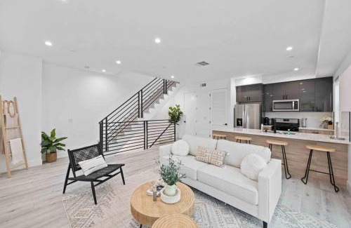 Larchmont Maison | Prime Location 3BD 3BA Luxury Living in LA