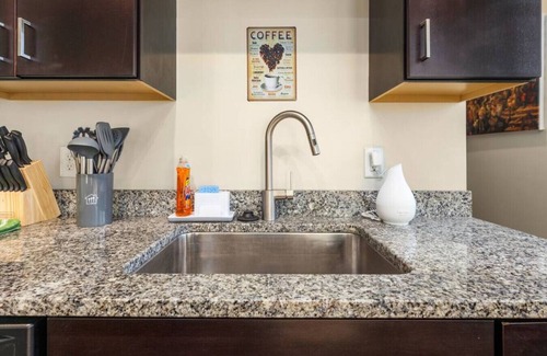 Roanoke Appartement | PRIME LOCATION DOWNTOWN ♥ of ROANOKE ♛ Queen Bed