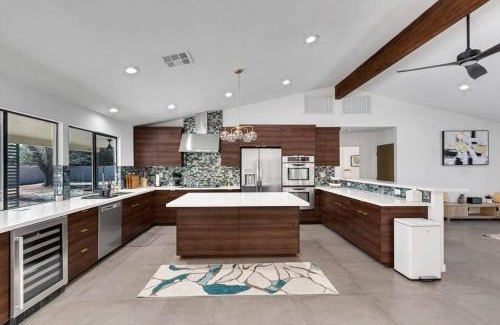 McNeil Estates Maison | Prime Location! Hidden Oasis 4 BR 10 min to Strip