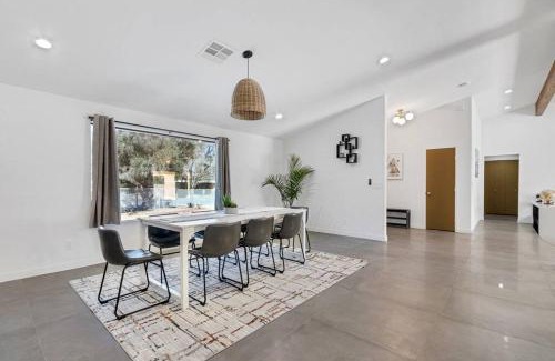 McNeil Estates Maison | Prime Location! Hidden Oasis 4 BR 10 min to Strip