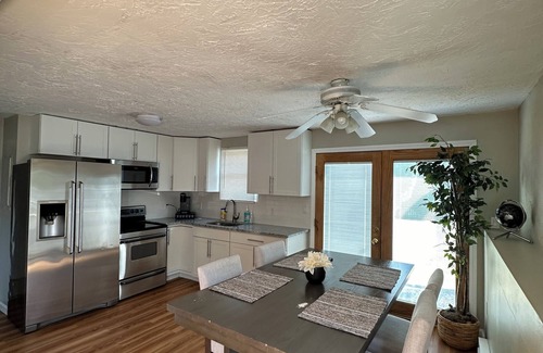Saugus Maison | Prime location house well equipped