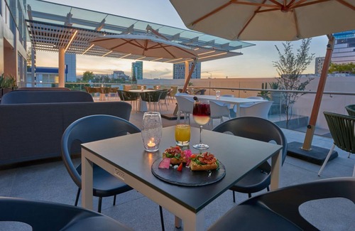 Providencia Hôtel | Prime Location in Trendy Zone – Modern Room, Work Desk, and Local Charm