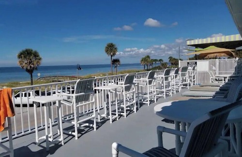 Pass-a-Grille Historic District Appartement | Prime location on Pass-A-Grille Beach! Everything you need is here!